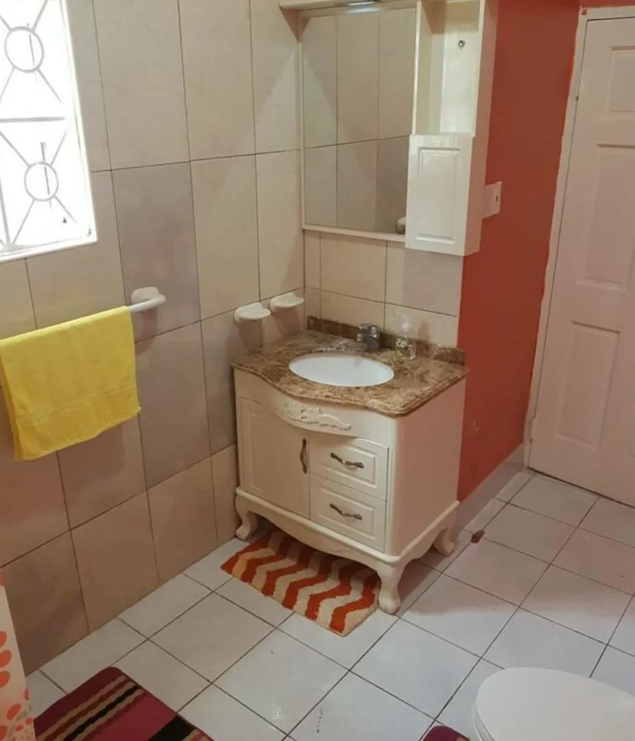 Rum i privatbostad Montego Bay Guesthouse